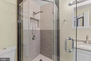 6901 Victoria Dr, Alexandria, VA 22310 - Photo 25