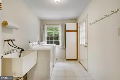1427 Laurel Road, Vienna, VA 22182 - Photo 25