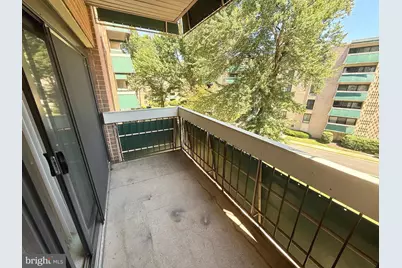 6141 Leesburg Pike #404, Falls Church, VA 22041 - Photo 7