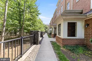 4457 Beacon Grove Cir, Fairfax, VA 22033 - Photo 3