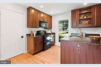 9501 Wallingford Drive, Burke, VA 22015 - Photo 7