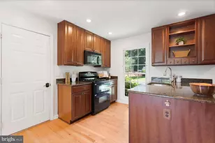 9501 Wallingford Dr, Burke, VA 22015 - Photo 7
