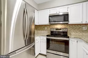6906 Victoria Dr, Alexandria, VA 22310 - Photo 9