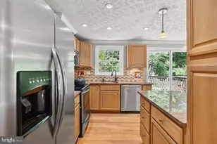 8471 Great Lake Ln, Springfield, VA 22153 - Photo 13