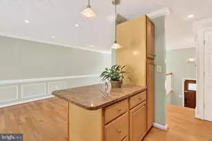 8471 Great Lake Ln, Springfield, VA 22153 - Photo 9