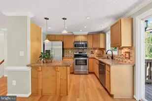 8471 Great Lake Ln, Springfield, VA 22153 - Photo 11