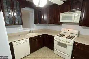 14447 Four Chimney Dr, Centreville, VA 20120 - Photo 5