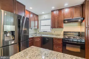 7011 Hadlow Dr, Springfield, VA 22152 - Photo 11