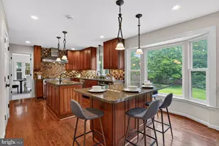 7007 Devereux Cir Dr, Alexandria, VA 22315 - Photo 9