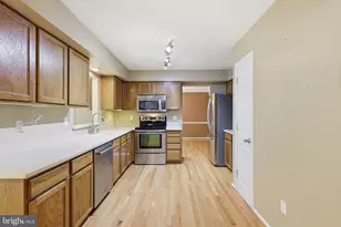 11913 Holly Spring Dr, Great Falls, VA 22066 - Photo 11