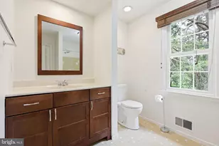 11913 Holly Spring Dr, Great Falls, VA 22066 - Photo 37