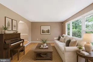 11913 Holly Spring Dr, Great Falls, VA 22066 - Photo 5