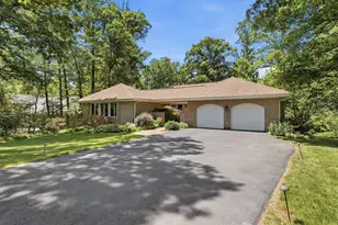 7512 Rambling Ridge Dr, Fairfax Station, VA 22039 - Photo 3