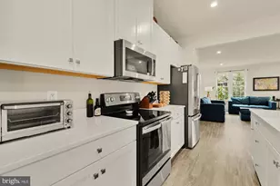 7831 Francis Dickens Ln, Annandale, VA 22003 - Photo 17