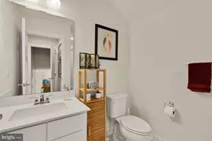 7831 Francis Dickens Ln, Annandale, VA 22003 - Photo 35