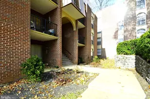 3318 Woodburn Village Dr, Annandale, VA 22003 - Photo 3