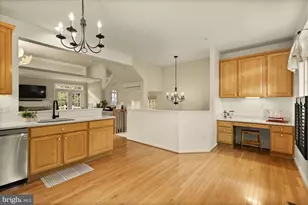 9151 Silvershadow Ct, Lorton, VA 22079 - Photo 9