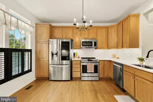 9151 Silvershadow Ct, Lorton, VA 22079 - Photo 7