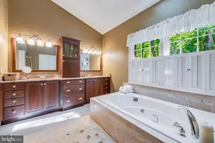 2028 Spring Branch Dr, Vienna, VA 22181 - Photo 27