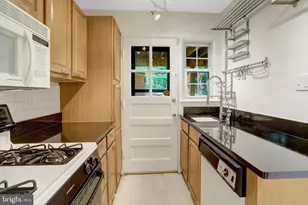 5926 Edgehill Ct, Alexandria, VA 22303 - Photo 11