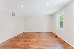 8143 Crystal Creek Ct, Springfield, VA 22153 - Photo 5