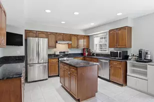 8892 Eagle Rock Ln, Springfield, VA 22153 - Photo 9