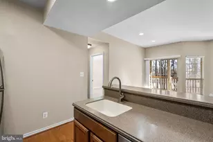 12151 Penderview Ln, Fairfax, VA 22033 - Photo 11