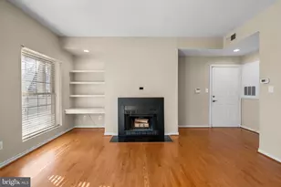 12151 Penderview Ln, Fairfax, VA 22033 - Photo 3