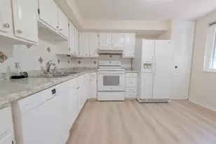 7993 Tyson Oaks Cir, Vienna, VA 22182 - Photo 5