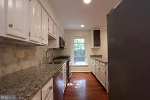 2184 Pond View Ct, Reston, VA 20191 - Photo 9