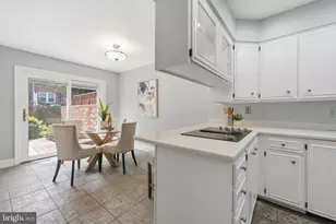 7348 Lewinsville Square Pl, McLean, VA 22101 - Photo 9