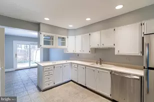 7348 Lewinsville Square Pl, McLean, VA 22101 - Photo 9