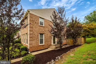 5720 Crownleigh Ct, Burke, VA 22015 - Photo 1