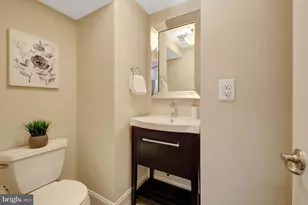 5720 Crownleigh Ct, Burke, VA 22015 - Photo 29
