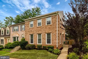 5720 Crownleigh Ct, Burke, VA 22015 - Photo 3