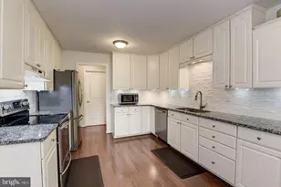5720 Crownleigh Ct, Burke, VA 22015 - Photo 5
