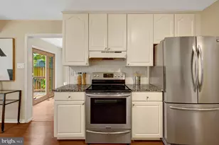 5720 Crownleigh Ct, Burke, VA 22015 - Photo 27