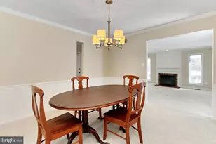 2804 Oakton Manor Ct, Oakton, VA 22124 - Photo 11