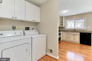 2804 Oakton Manor Ct, Oakton, VA 22124 - Photo 13