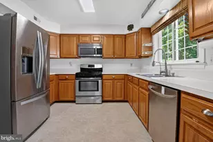 5724 Flagler Dr, Centreville, VA 20120 - Photo 3
