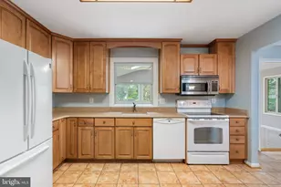 4084 Braxton Rd, Chantilly, VA 20151 - Photo 3