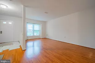 14167 Royal Oak Ln, Centreville, VA 20120 - Photo 5
