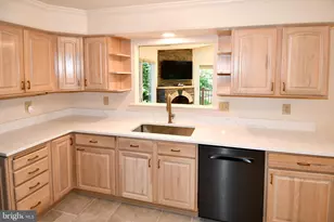 11061 Tottenham Ln, Reston, VA 20194 - Photo 33