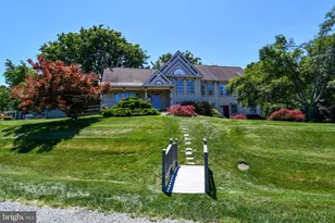 11061 Tottenham Ln, Reston, VA 20194 - Photo 3