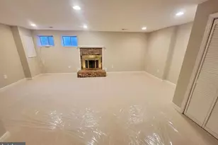 8029 Sleepy View Ln, Springfield, VA 22153 - Photo 15