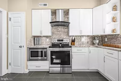 8018 Eddy Bend Trail, Fairfax Station, VA 22039 - Photo 15