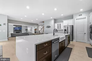 11865 Boscobel Ct, Herndon, VA 20170 - Photo 9