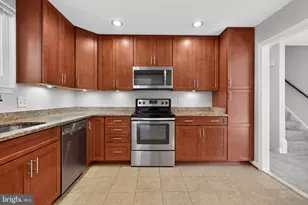 4898 Wheatstone Dr, Fairfax, VA 22032 - Photo 9