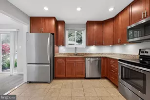 4898 Wheatstone Dr, Fairfax, VA 22032 - Photo 11