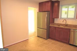 4898 Wheatstone Dr, Fairfax, VA 22032 - Photo 5